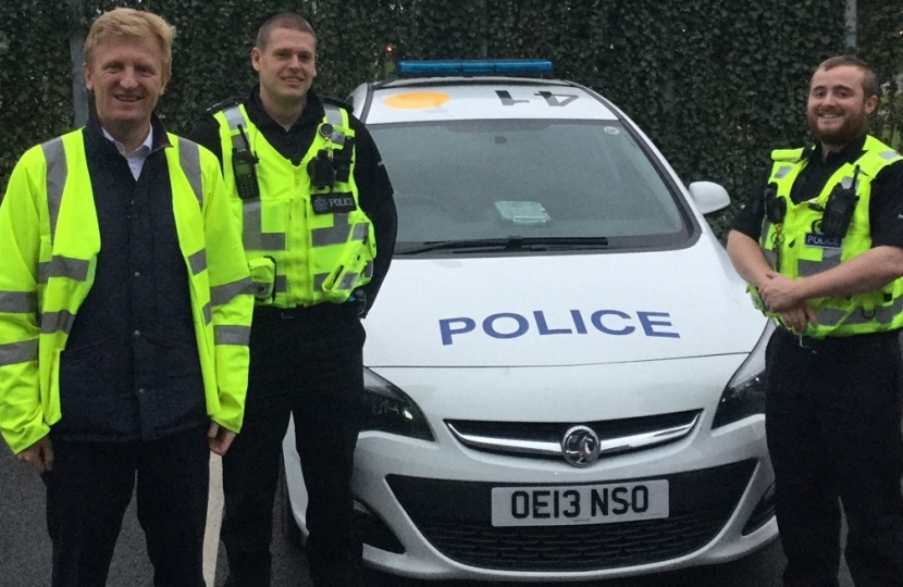 Oliver Dowden MP with officers from Herts Constabulary