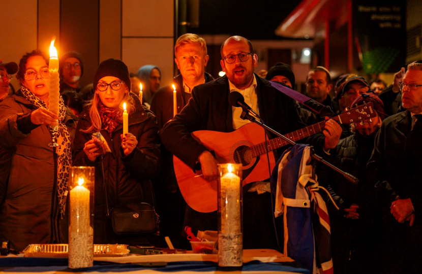 Rabbi Fin Leading Havdalah