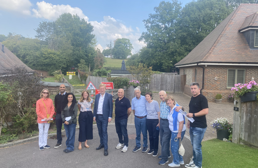 Sir Oliver in Radlett with Cllr Lucy Selby, Cllr Caroline Clapper and local residents