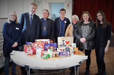 Oliver Dowden MP at Borehamwood Food Bank - 05.01.17