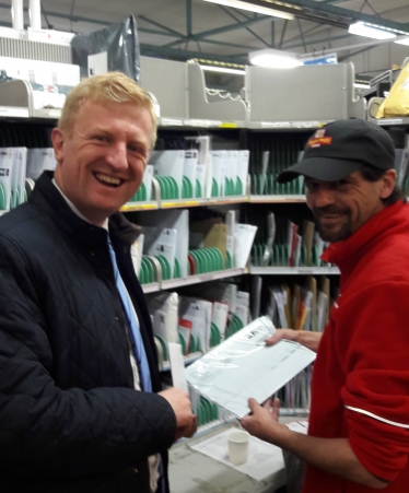 Oliver Dowden MP at Borehamwood Sorting Office - Christmas 2016