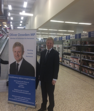 Oliver Dowden MP at Borehamwood Tesco - 06.01.17