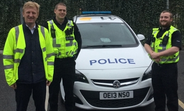 Oliver Dowden MP with officers from Herts Constabulary