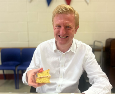 Oliver eating cake