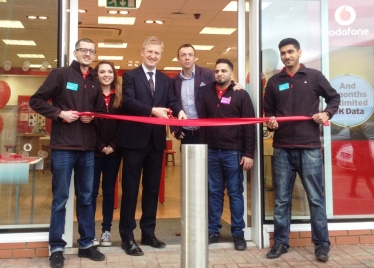 Oliver cutting ribbon